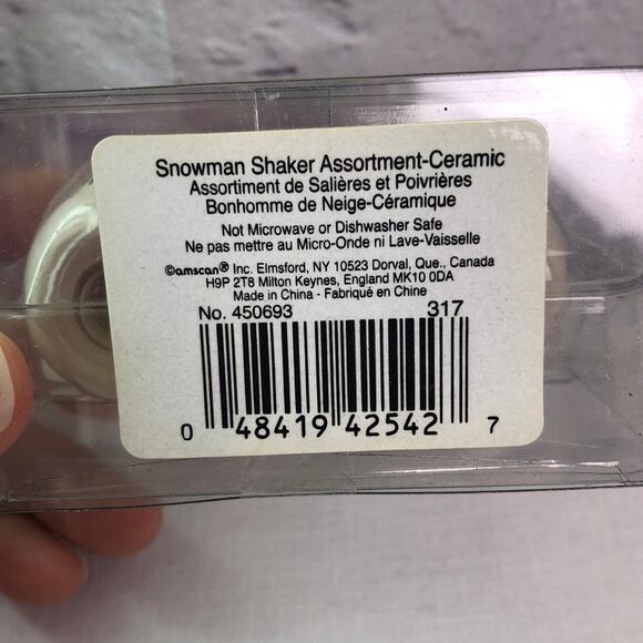 Snowman Winter Christmas Mini Ceramic Hand Painted Salt and Pepper Shaker Set - Picture 3 of 8